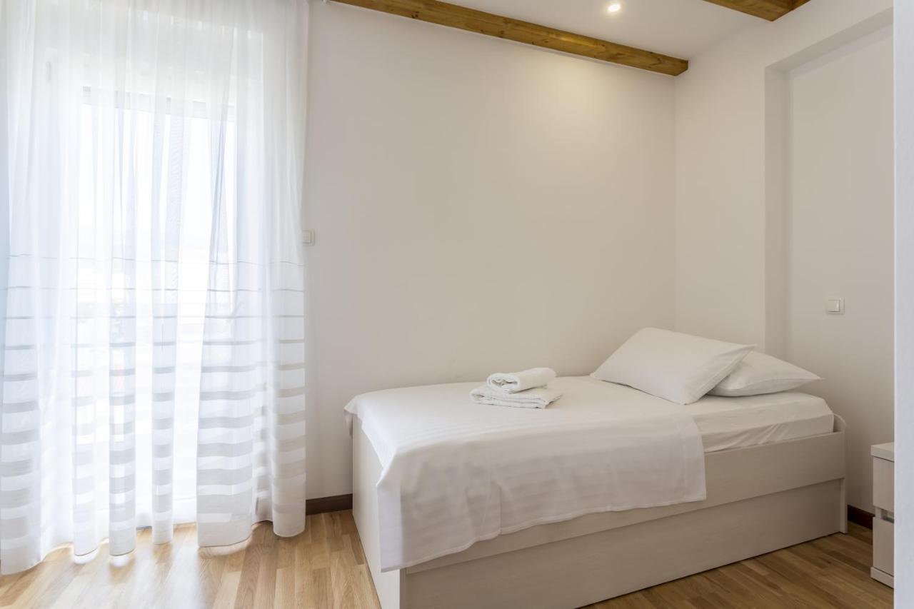 Luxury With A Swimming Pool Stobrec, - 14700 Vila Split
