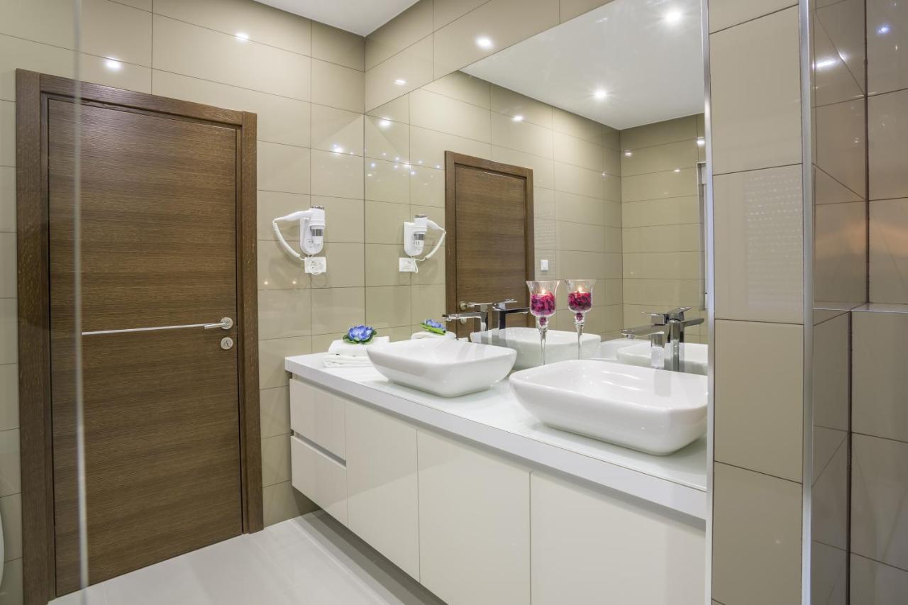 Luxury With A Swimming Pool Stobrec, - 14700 Vila Split